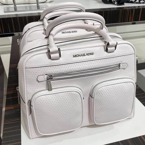 Michael Kors white Hanover bag, crossbody or regular carry. - Picture 1 of 7